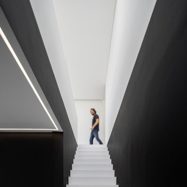 Atelier NMDARQ - Casa DR (Ivo Tavares Studio)