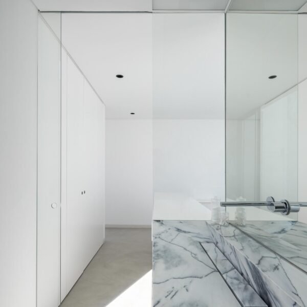 Atelier NMDARQ - Casa DR (Ivo Tavares Studio)