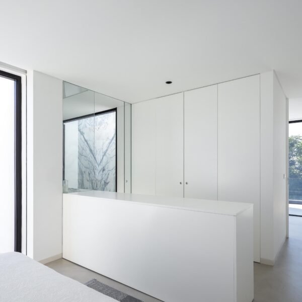 Atelier NMDARQ - Casa DR (Ivo Tavares Studio)