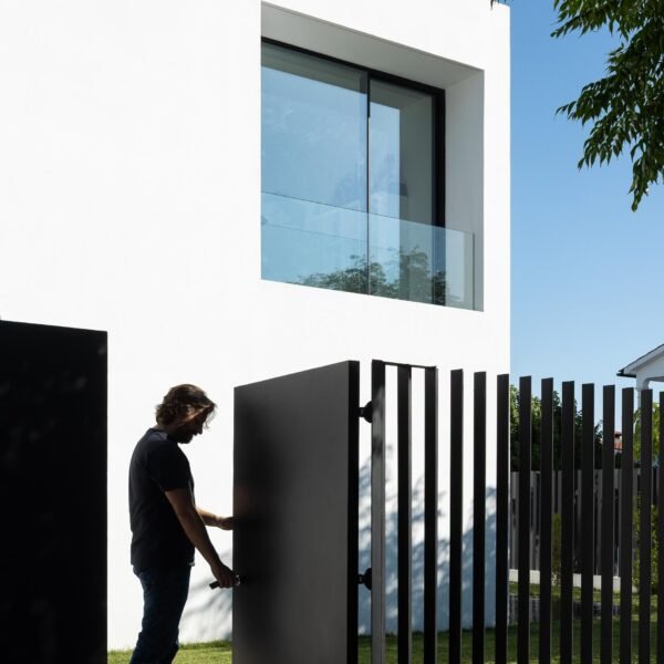 Atelier NMDARQ - Casa DR (Ivo Tavares Studio)