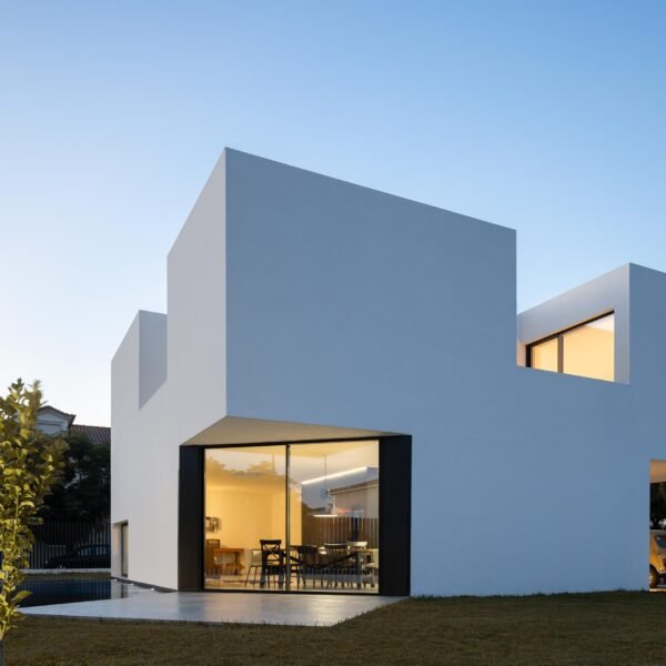 Atelier NMDARQ - Casa DR (Ivo Tavares Studio)