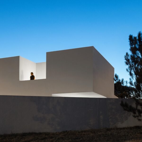 Atelier NMDARQ - Casa DR (Ivo Tavares Studio)