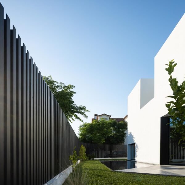 Atelier NMDARQ - Casa DR (Ivo Tavares Studio)