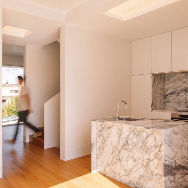 João Tiago Aguiar - 2 Casas Sassoeiros RO (Francisco Nogueira)