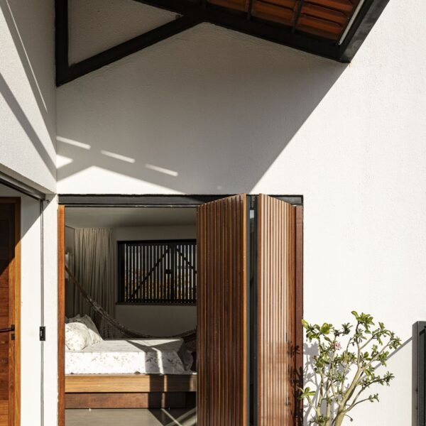 Lins Arquitetos Associados - Residencia VM (Joana França)