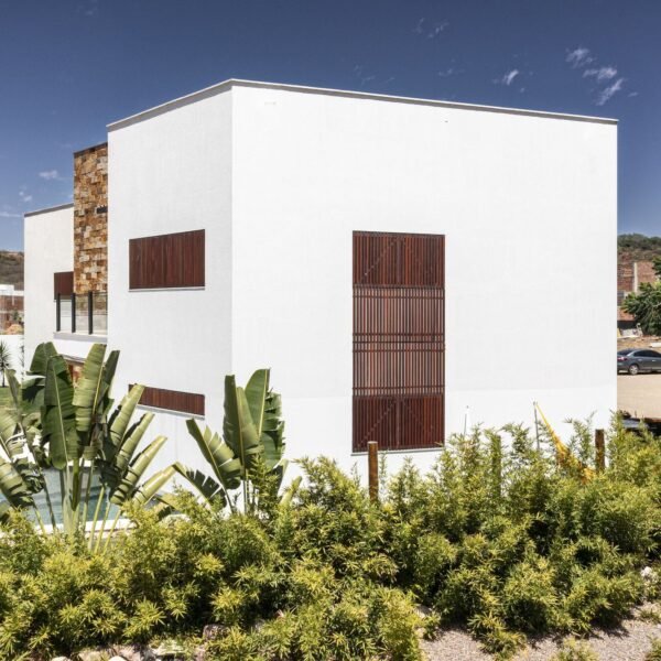 Lins Arquitetos Associados - Residencia VM (Joana França)