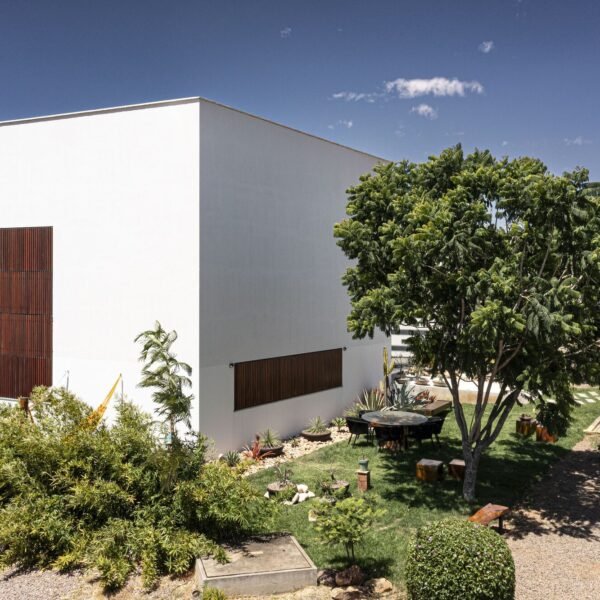 Lins Arquitetos Associados - Residencia VM (Joana França)