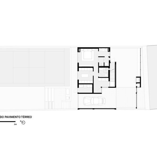 Plano de casa plateaia diseñada por Nommo Arquitetos