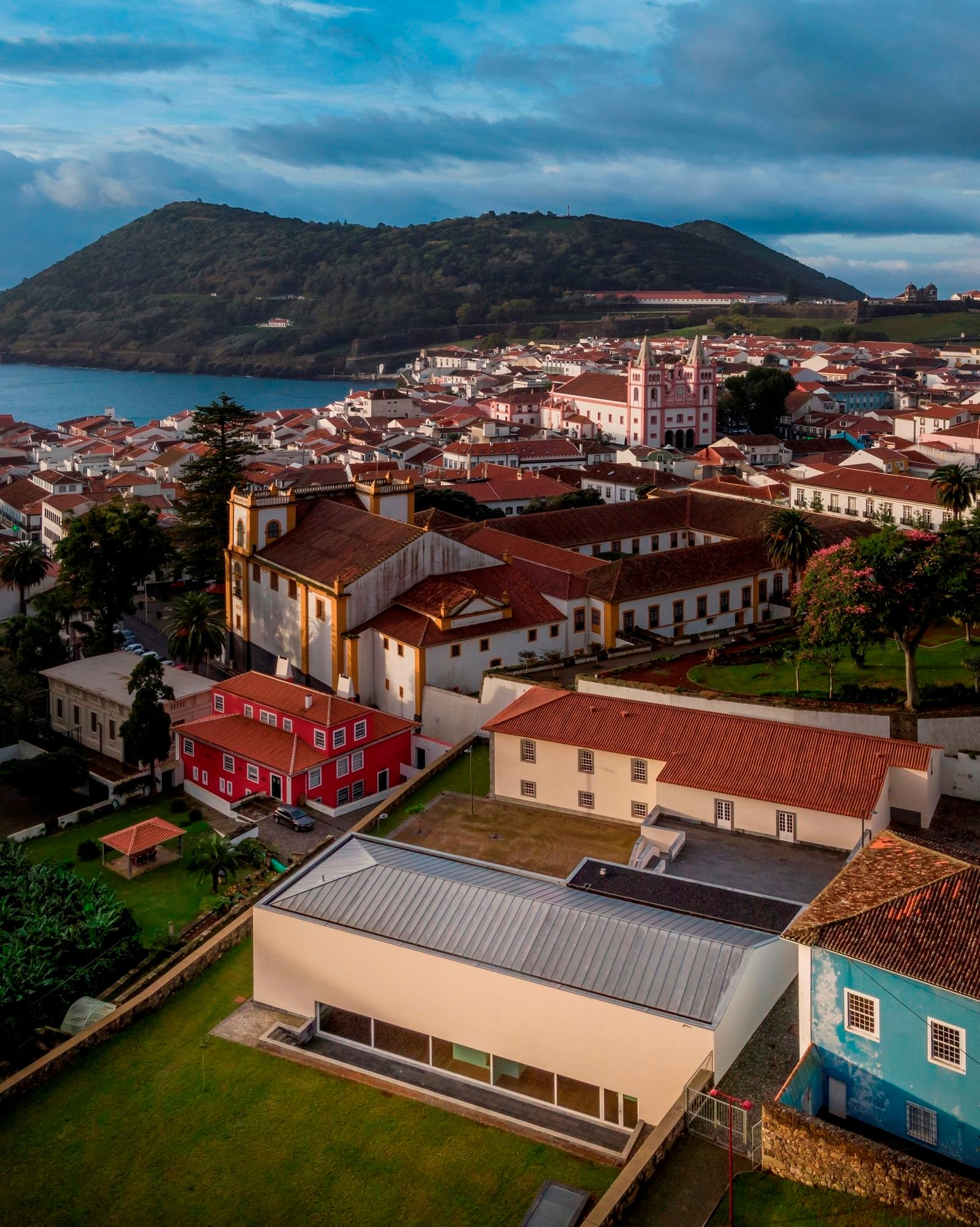 Álvaro Siza - Centro de interpretación Angra do Heroismo (Fernando Guerra)