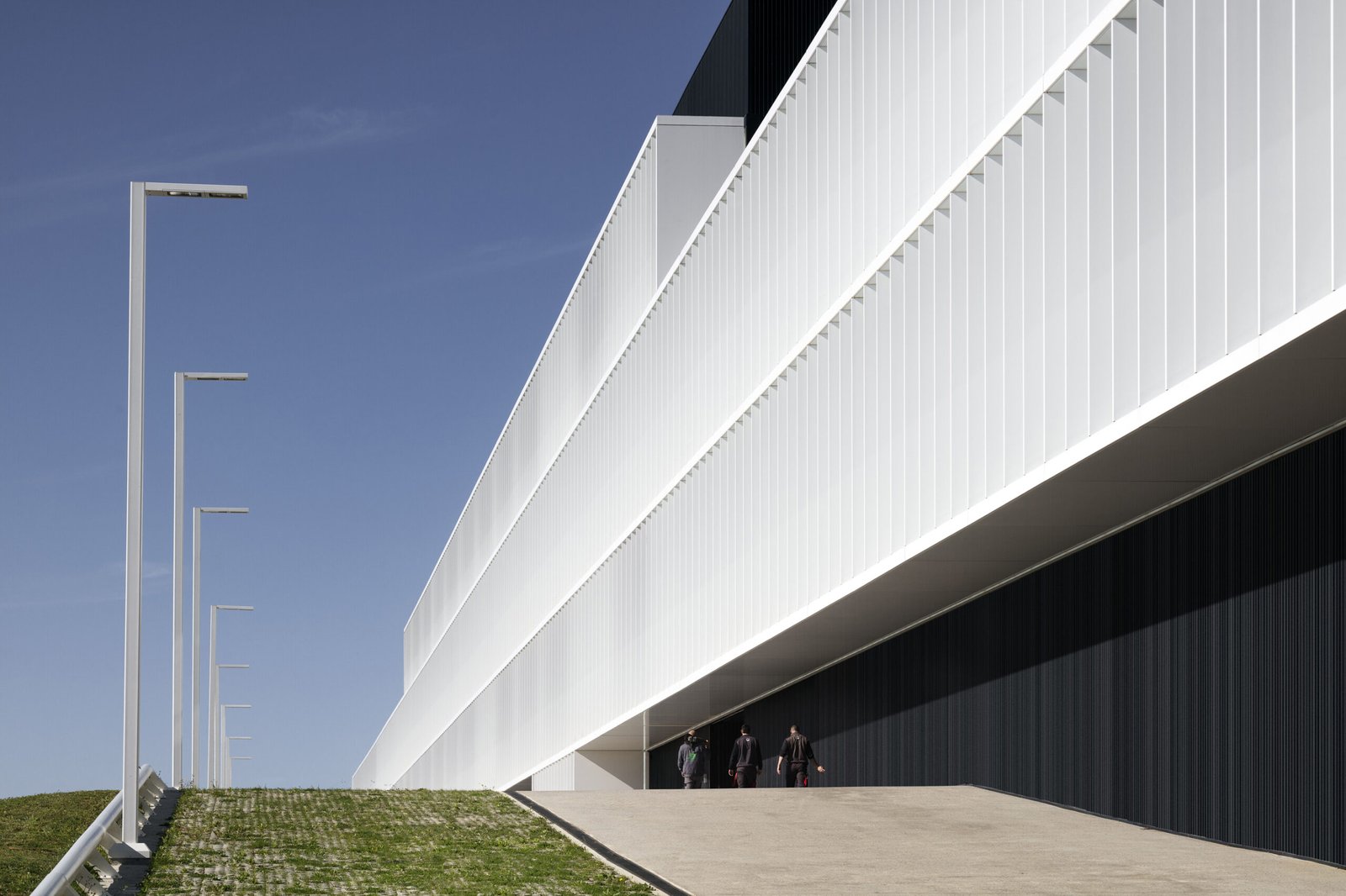 IDOM - Nueva Fábrica Faes Farma (Aitor Ortiz)