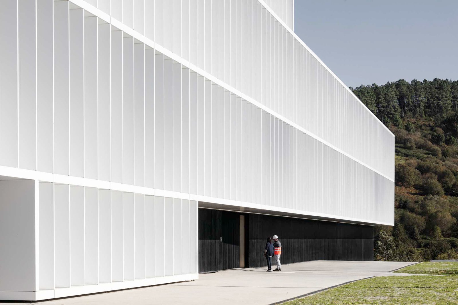 IDOM - Nueva Fábrica Faes Farma (Aitor Ortiz)