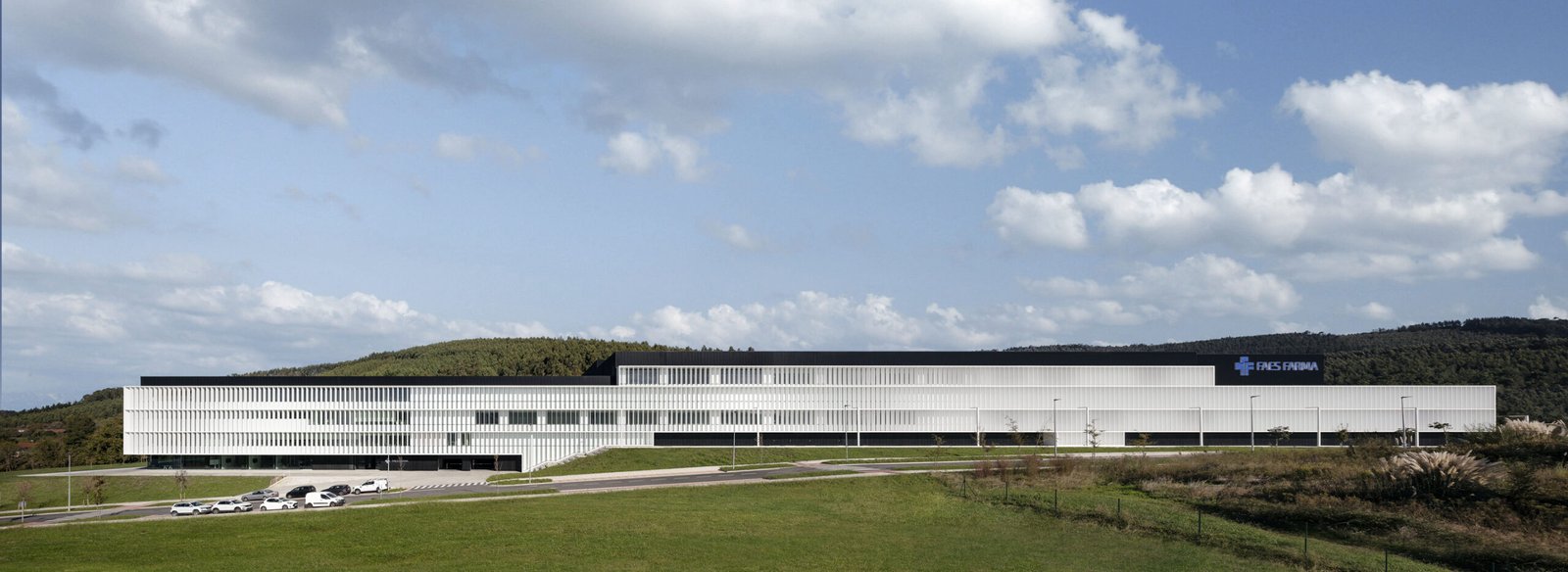 IDOM - Nueva Fábrica Faes Farma (Aitor Ortiz)