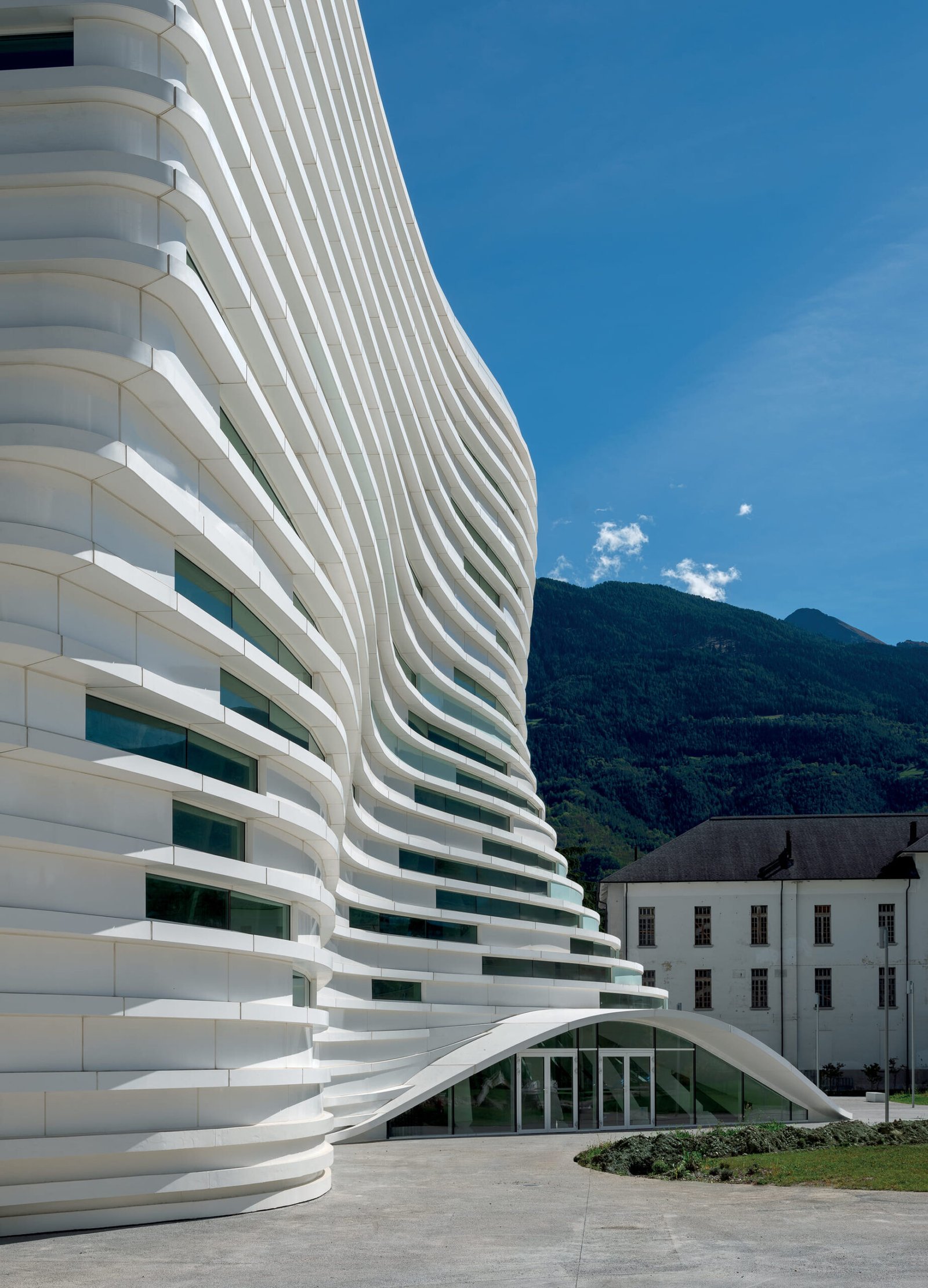 Mario Cucinella Architects - Valle d’Aosta Universidad Campus (Duccio Malagamba)