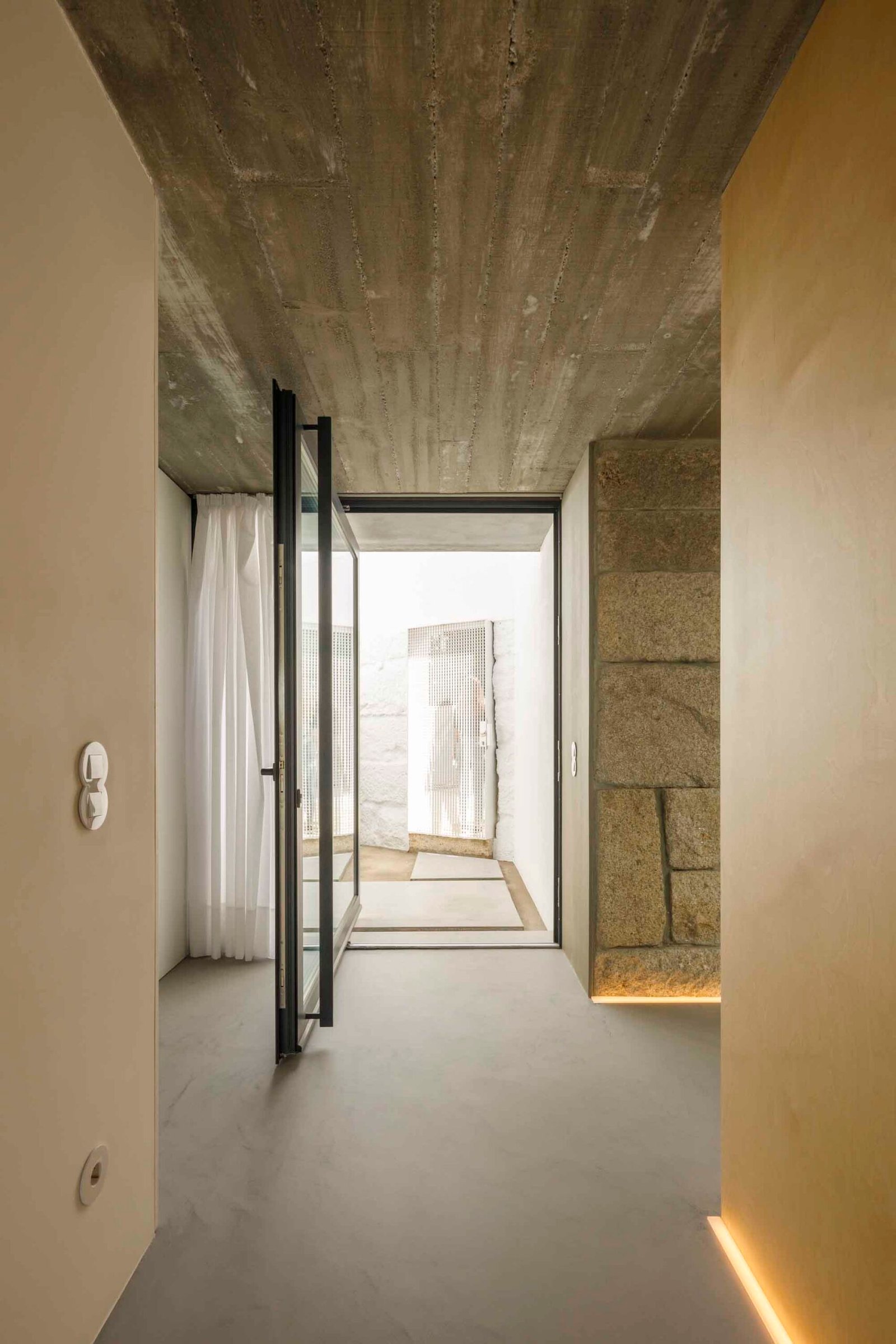 Paulo Merlini arquitetos - Casa Rio (Ivo Tavares Studio)