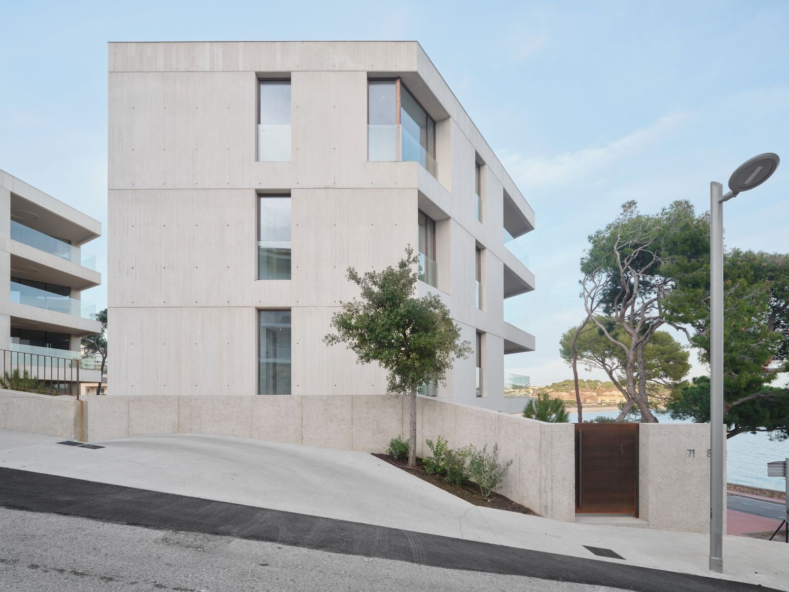 Jaime Prous Architects + Pineda Monedero + FGA arquitectes - Sa CAleta (Adrià Goula)