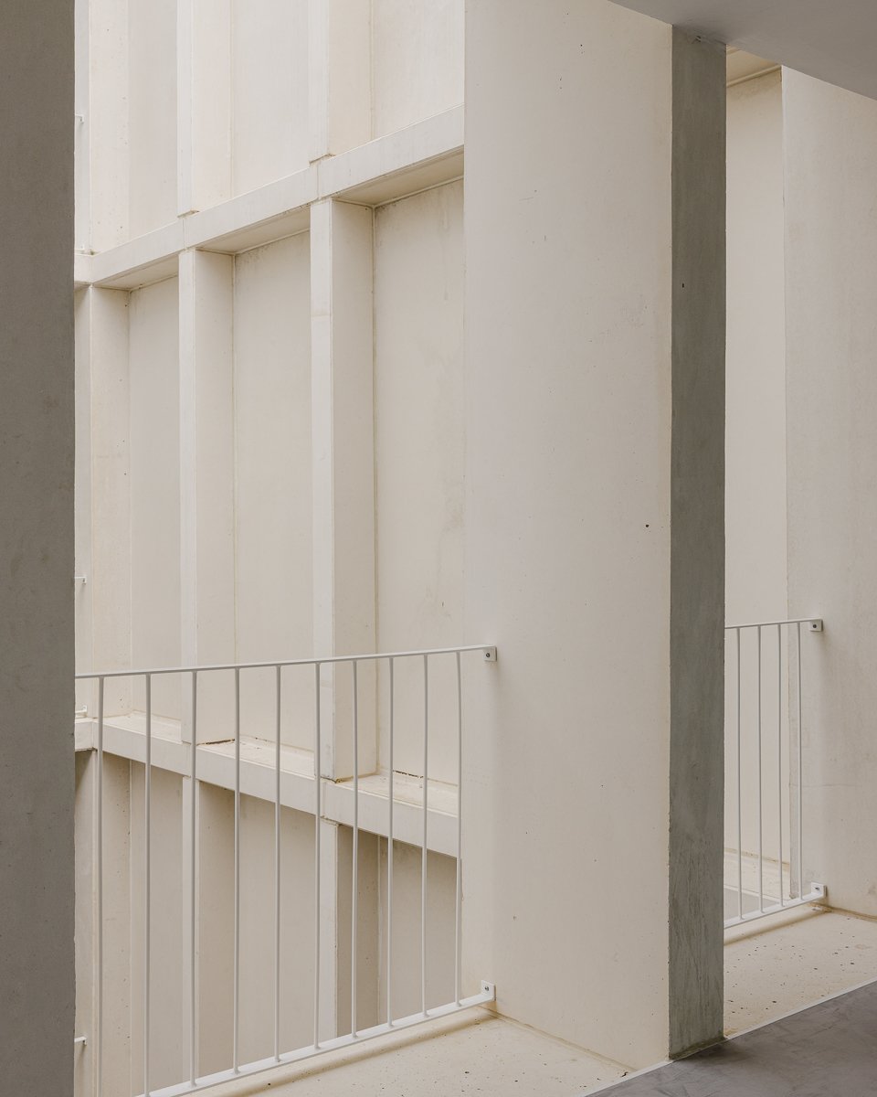 Spaceworkers - White Aveiro (Alexander Bogorodskiy)