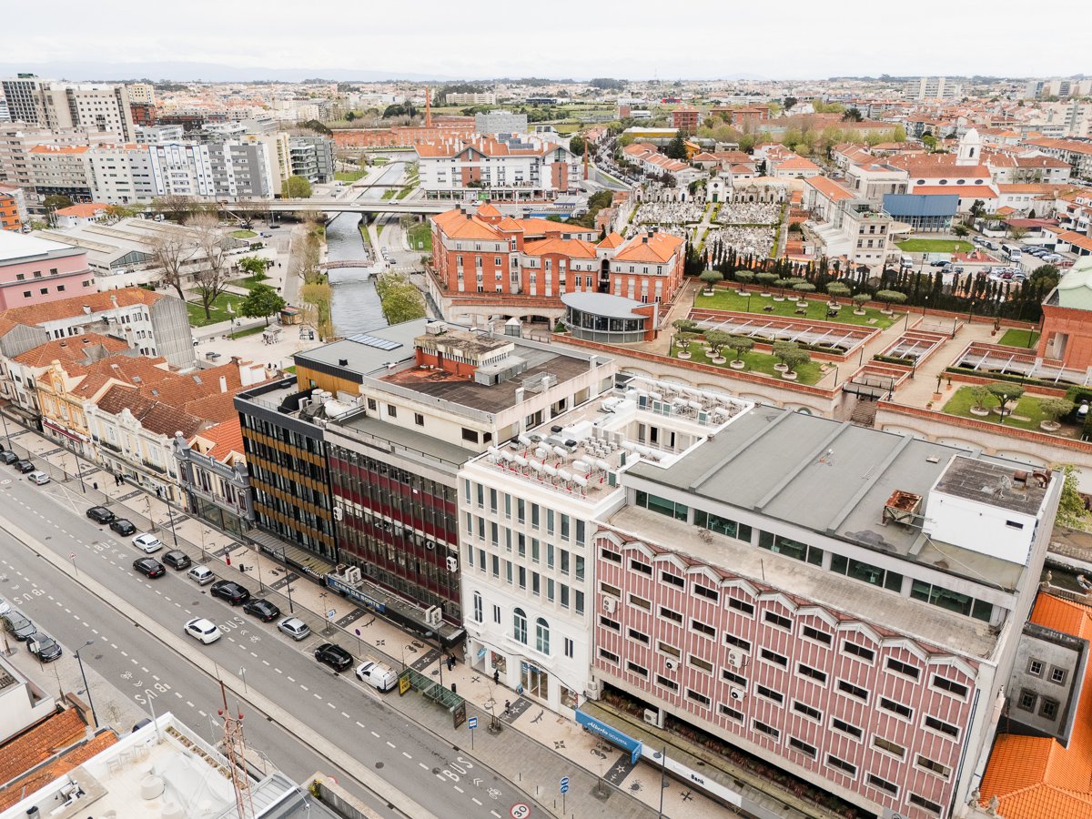 Spaceworkers - White Aveiro (Alexander Bogorodskiy)