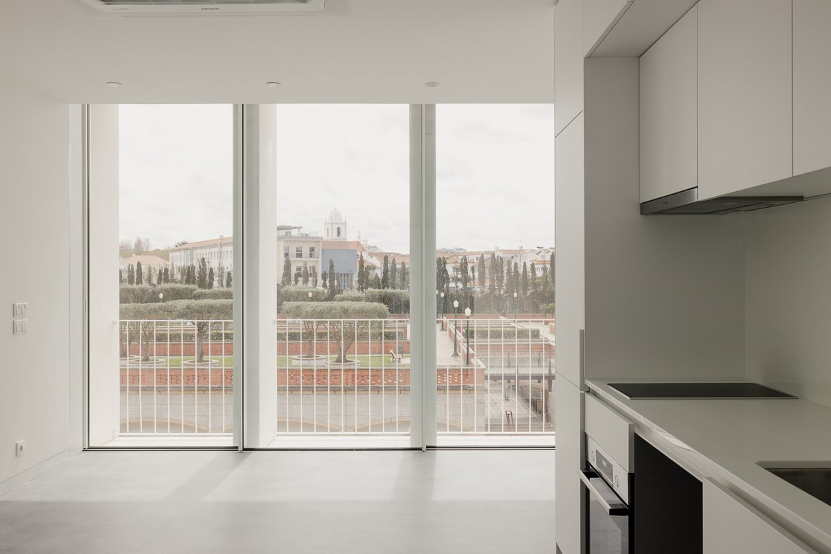 Spaceworkers - White Aveiro (Alexander Bogorodskiy)