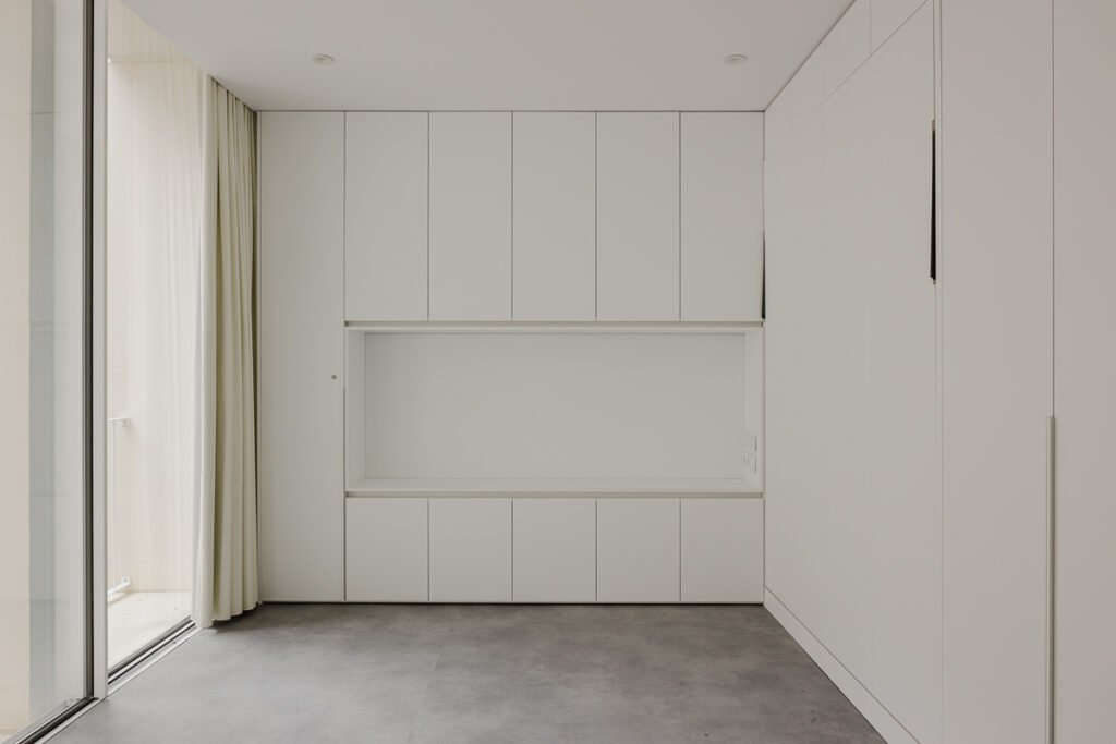 Spaceworkers - White Aveiro (Alexander Bogorodskiy)