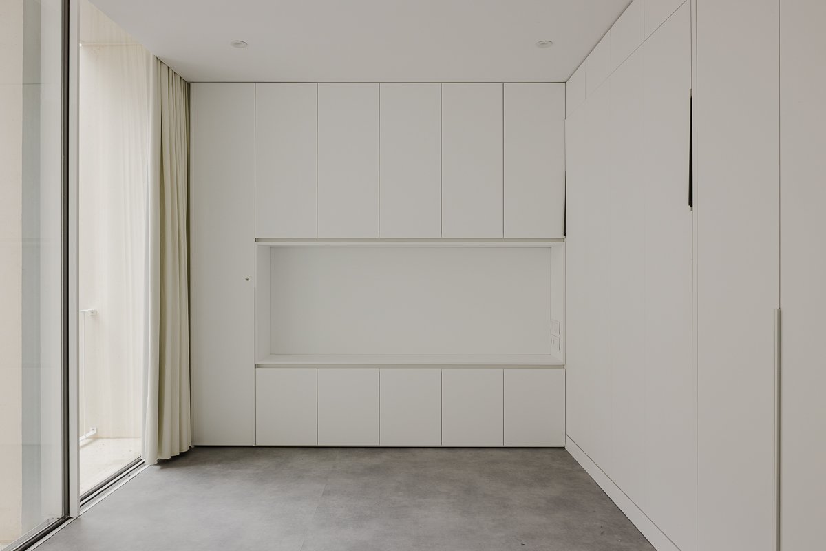 Spaceworkers - White Aveiro (Alexander Bogorodskiy)