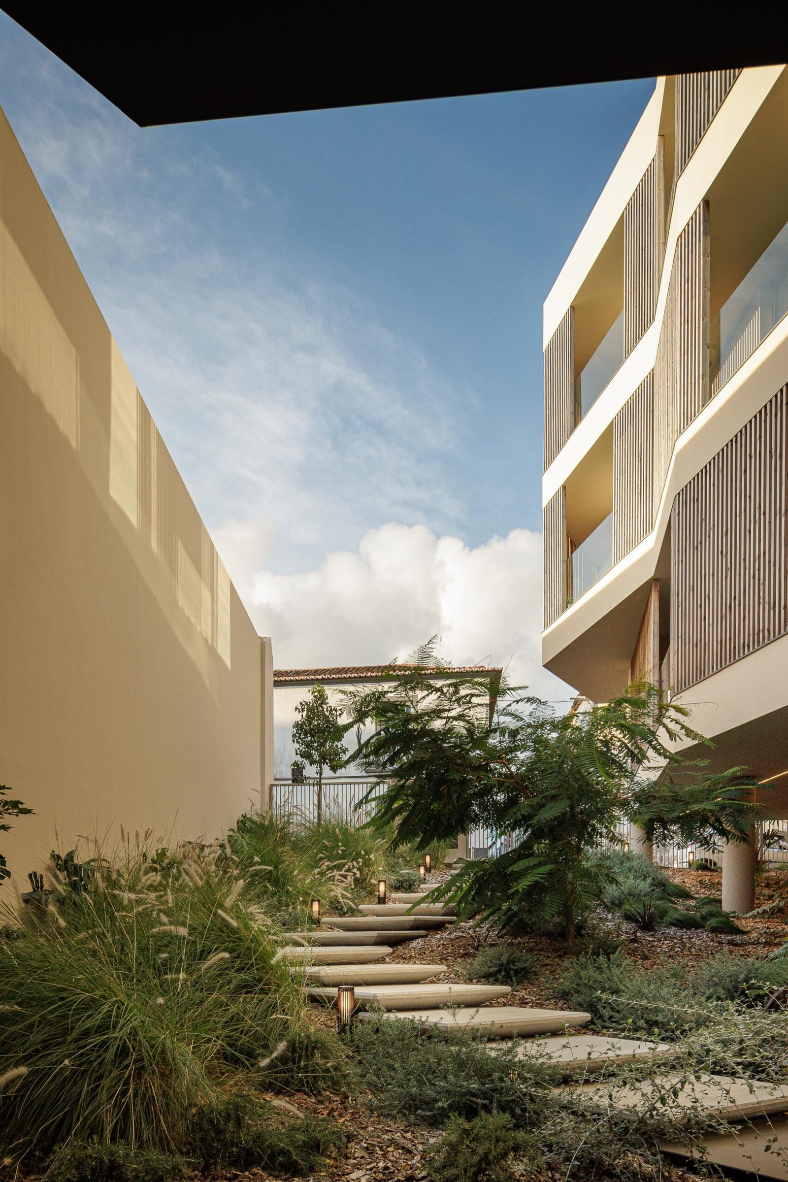 Box Arquitectos - Edificio Ernesto do Canto(Ivo Tavares Studio)