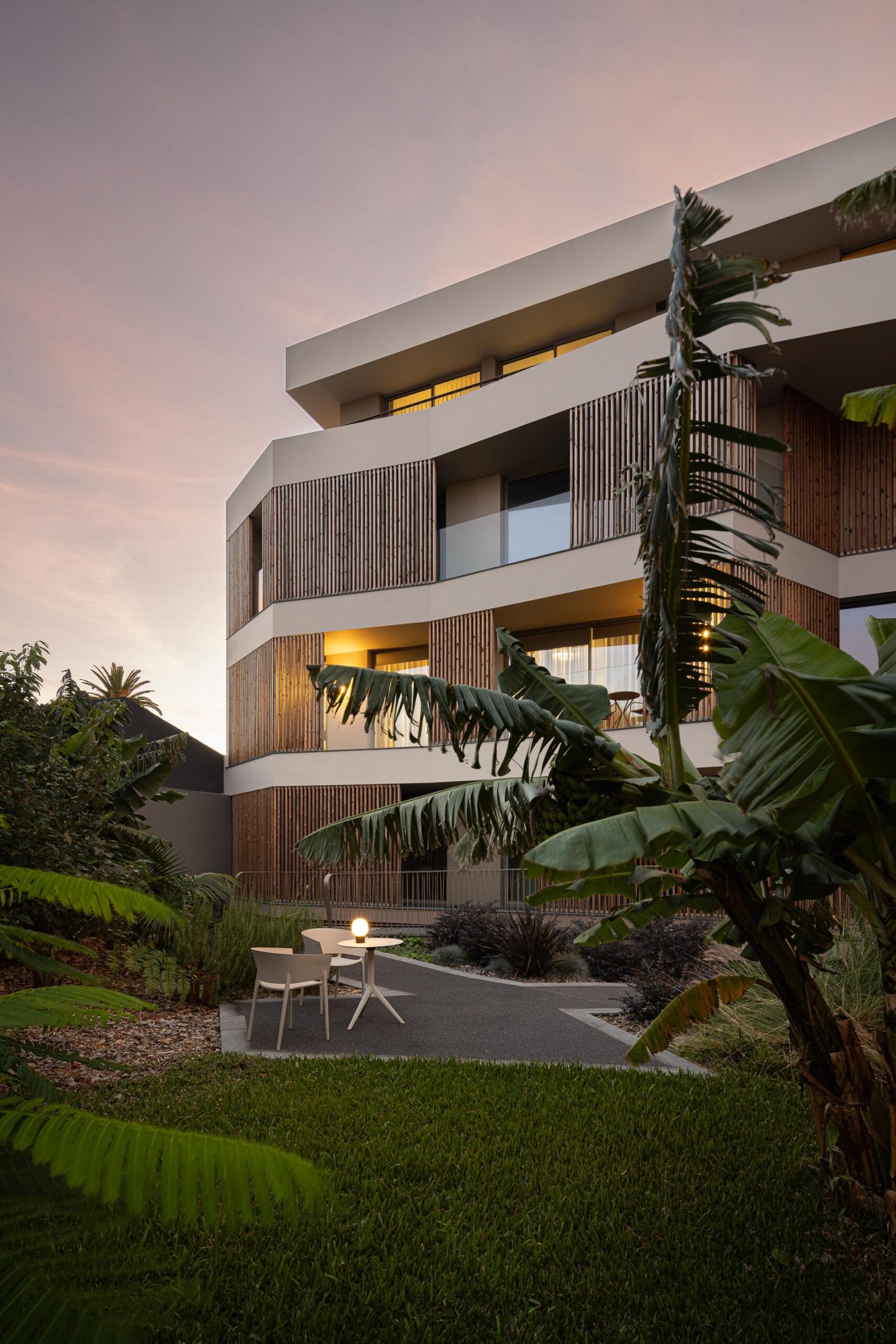 Box Arquitectos - Edificio Ernesto do Canto(Ivo Tavares Studio)