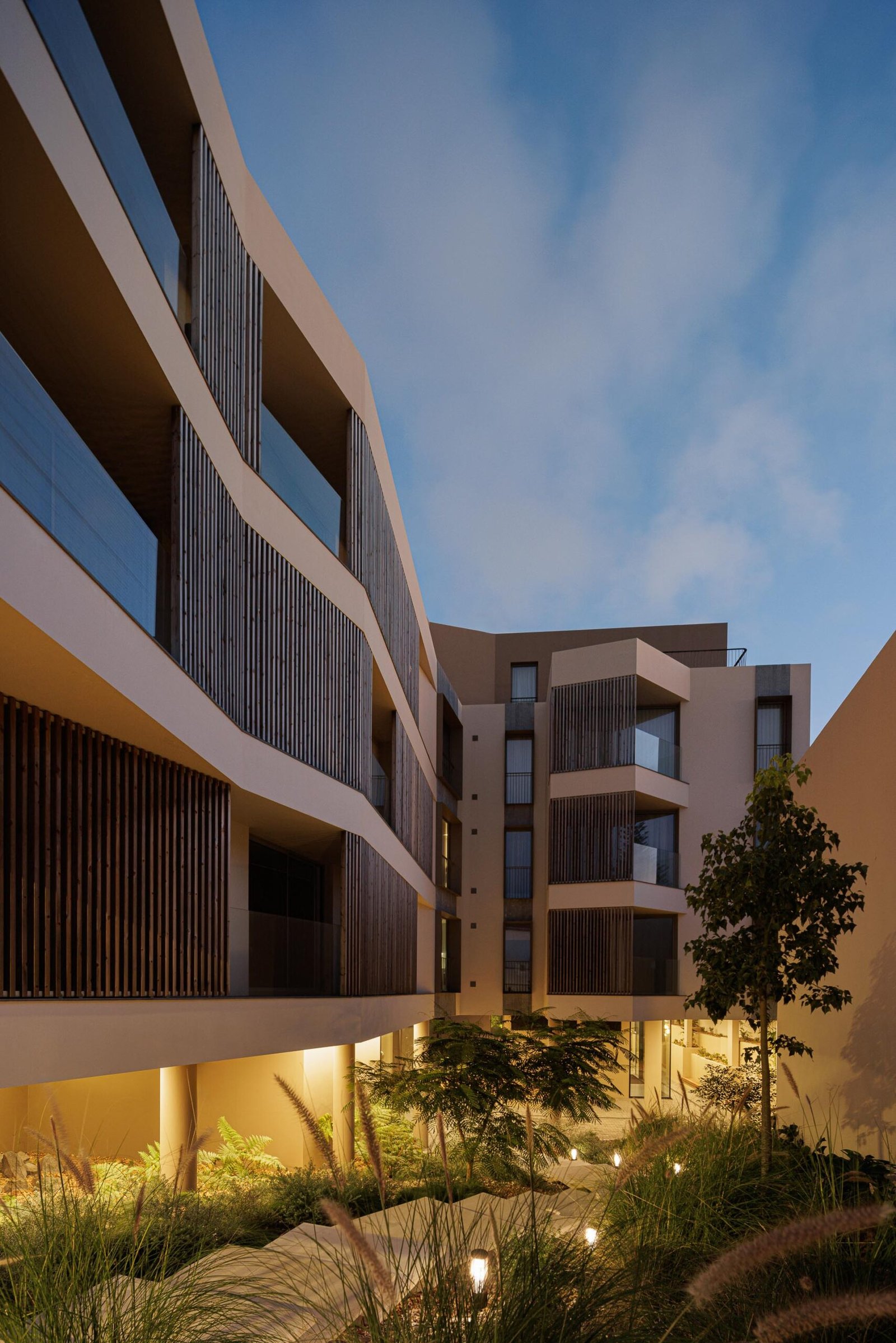 Box Arquitectos - Edificio Ernesto do Canto(Ivo Tavares Studio)