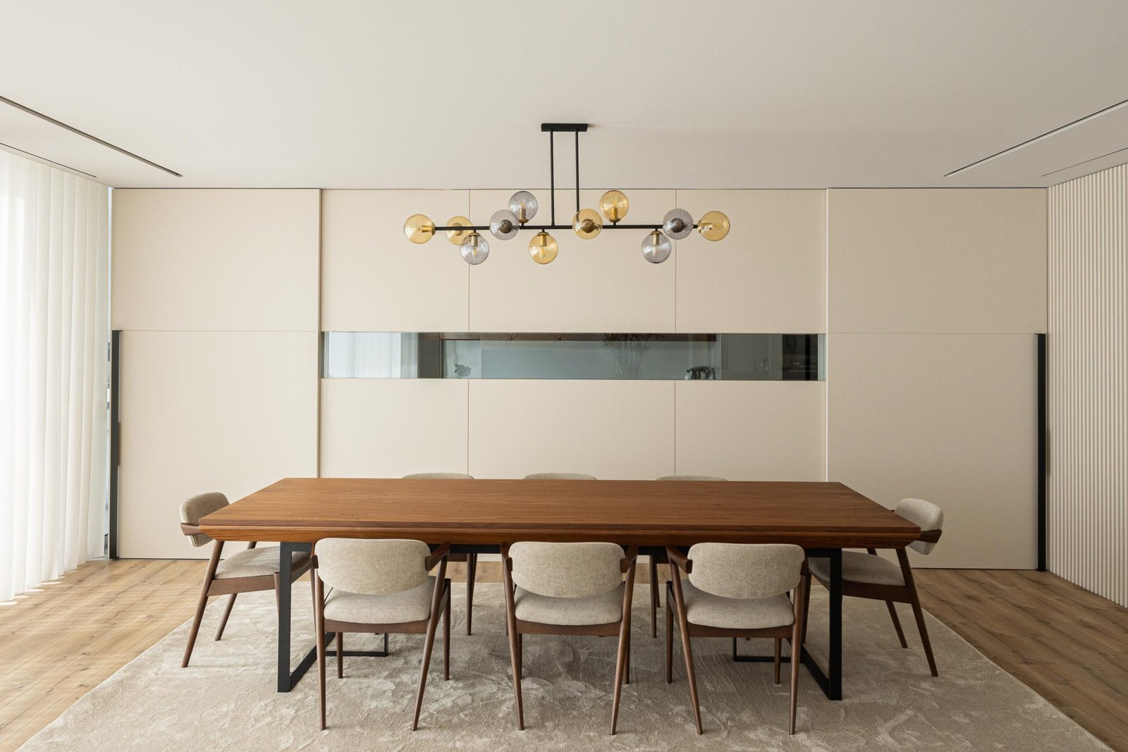 Casa Branca Minimalista com Arquitetura 501 e fotografia Ivo Tav