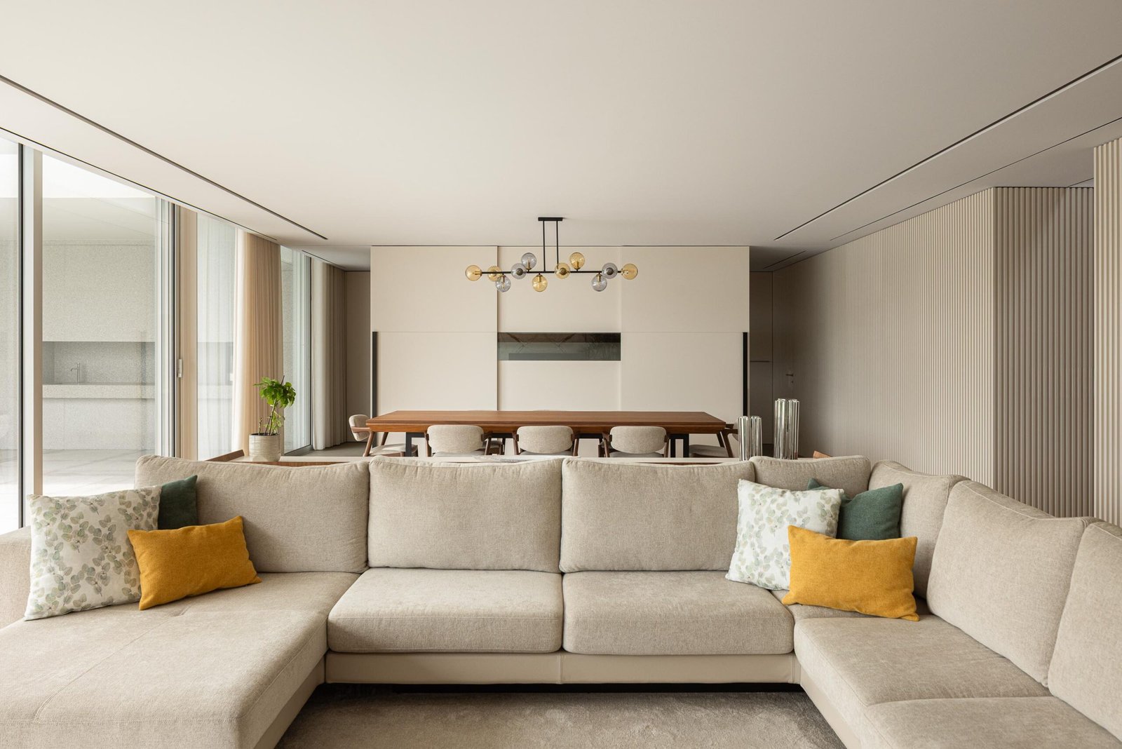 Casa Branca Minimalista com Arquitetura 501 e fotografia Ivo Tav