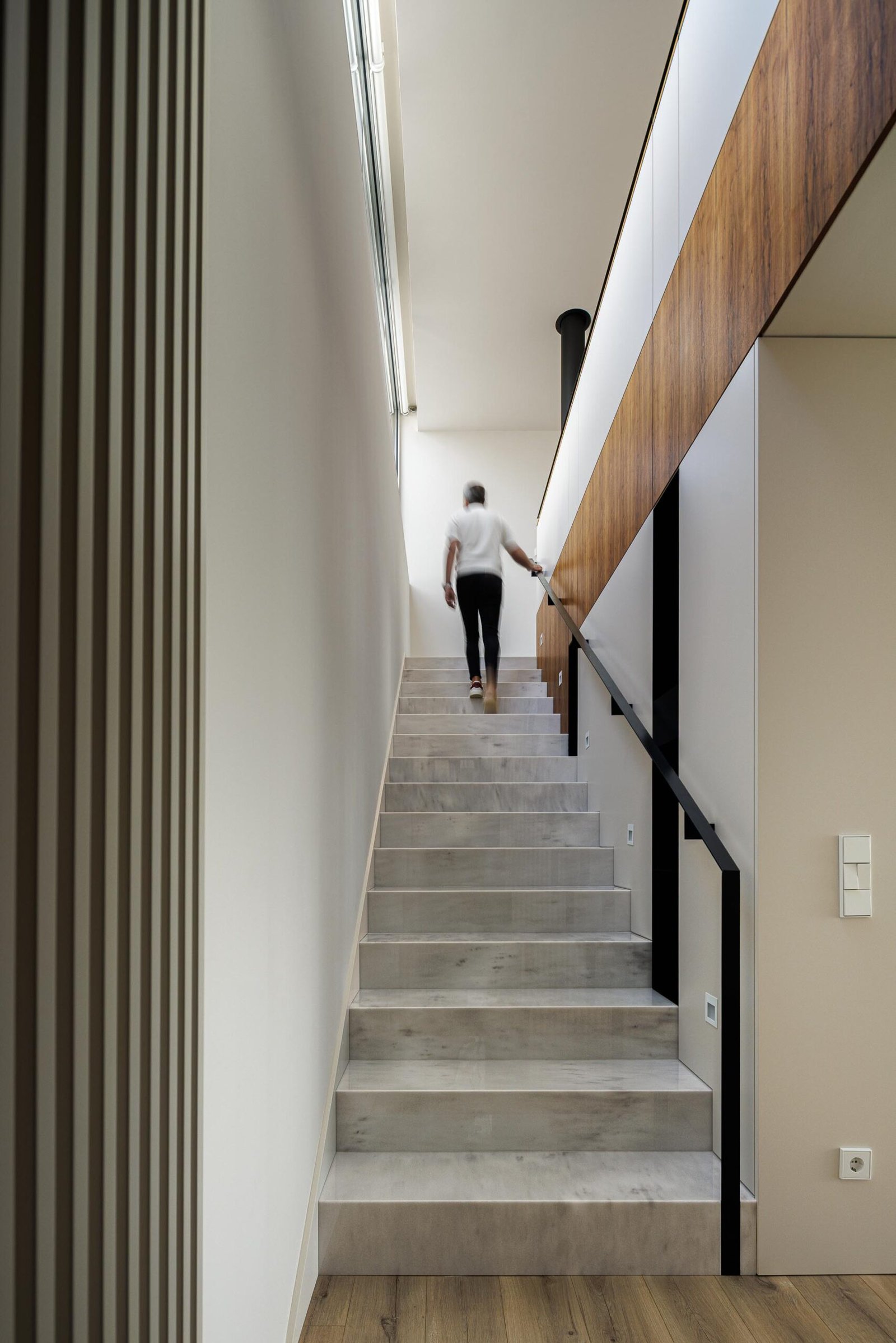 Casa Branca Minimalista com Arquitetura 501 e fotografia Ivo Tav