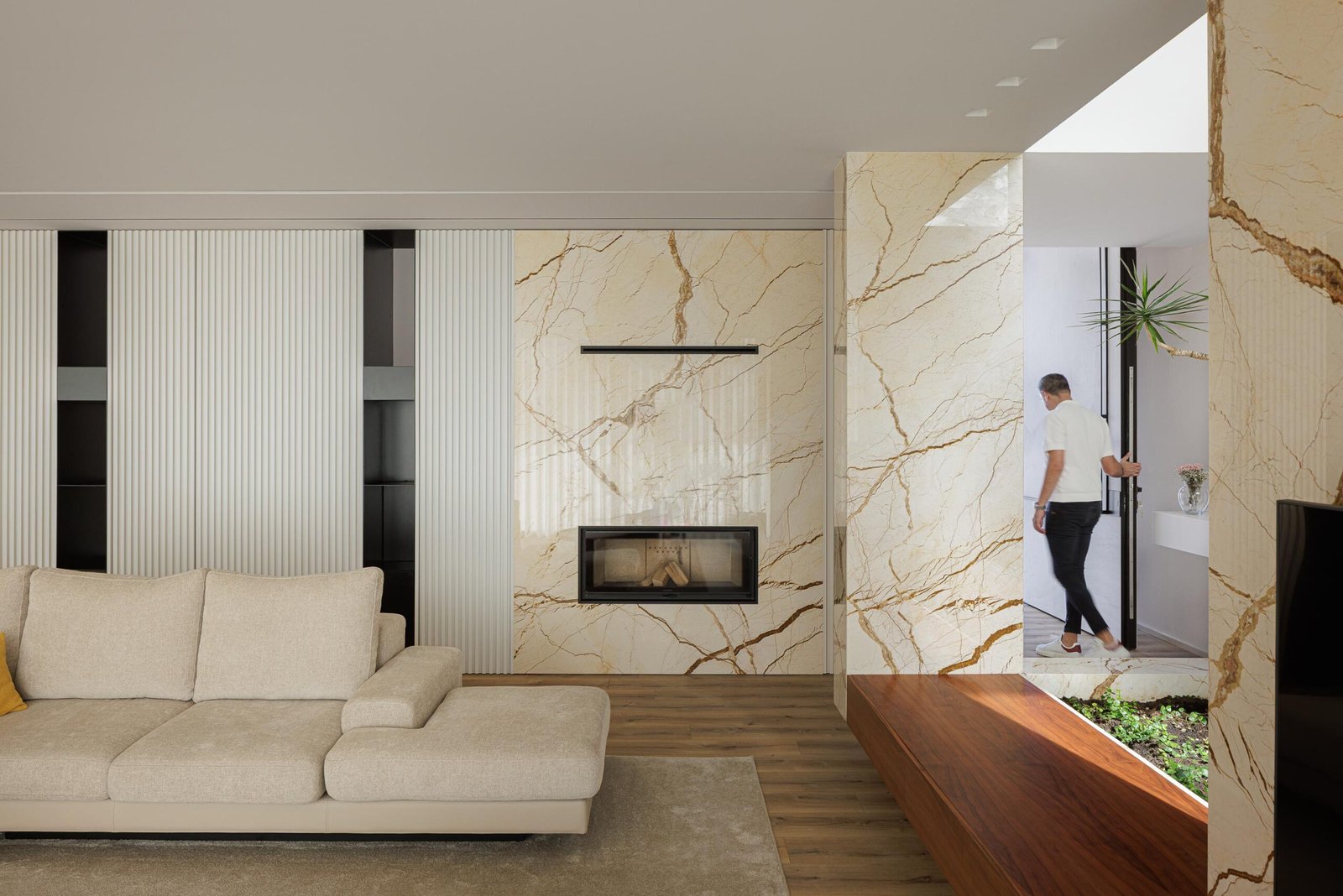 Casa Branca Minimalista com Arquitetura 501 e fotografia Ivo Tav