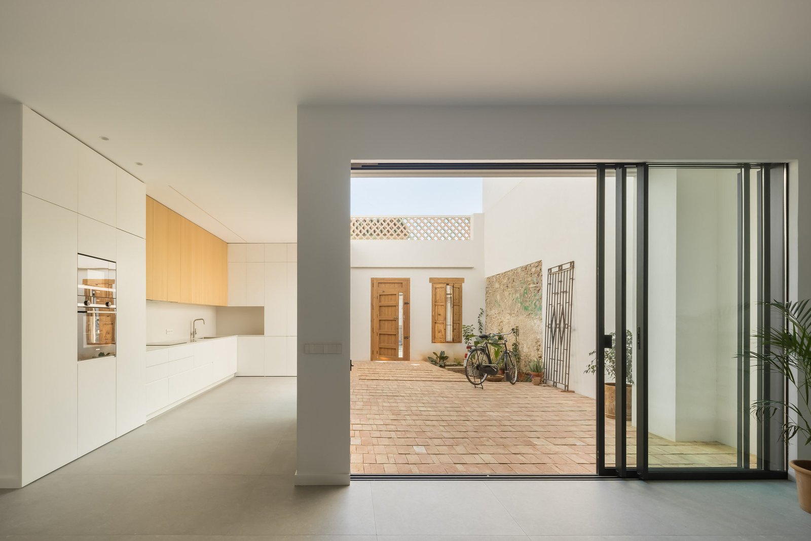 Casa en el Cabanyal | Montse Vicent + mmarq arquitectura y urbanismo + Ambau