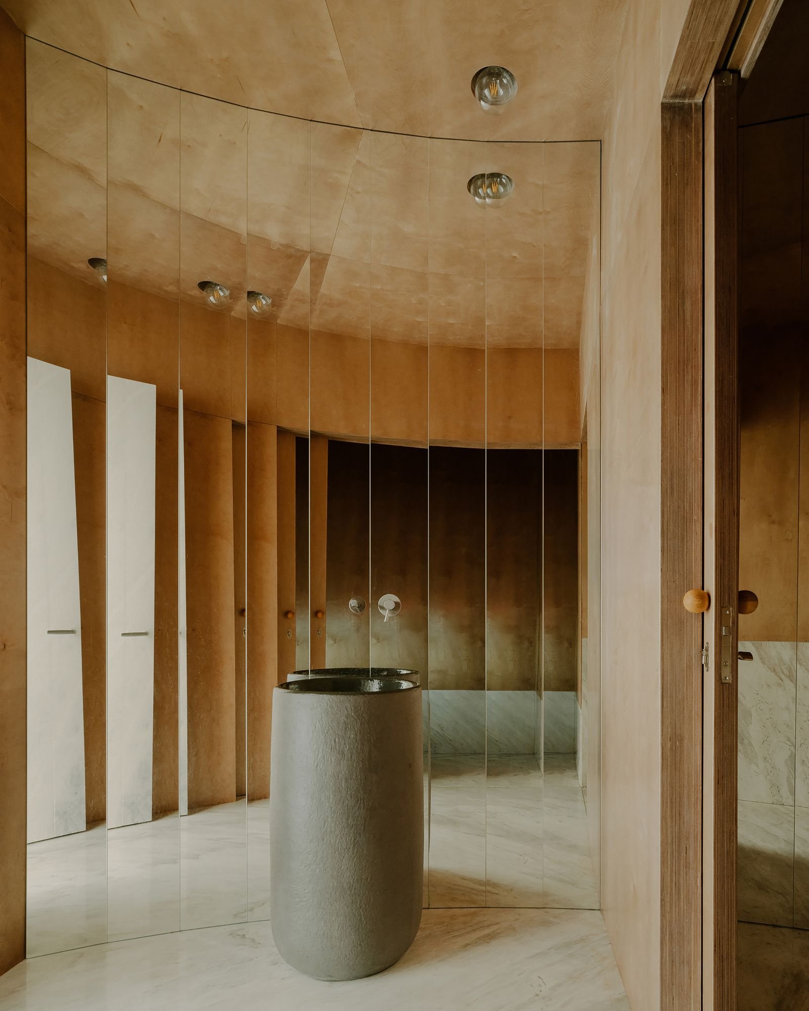 David Giorgadze - Pabellón de recepción (Grigory Sokolinsky)