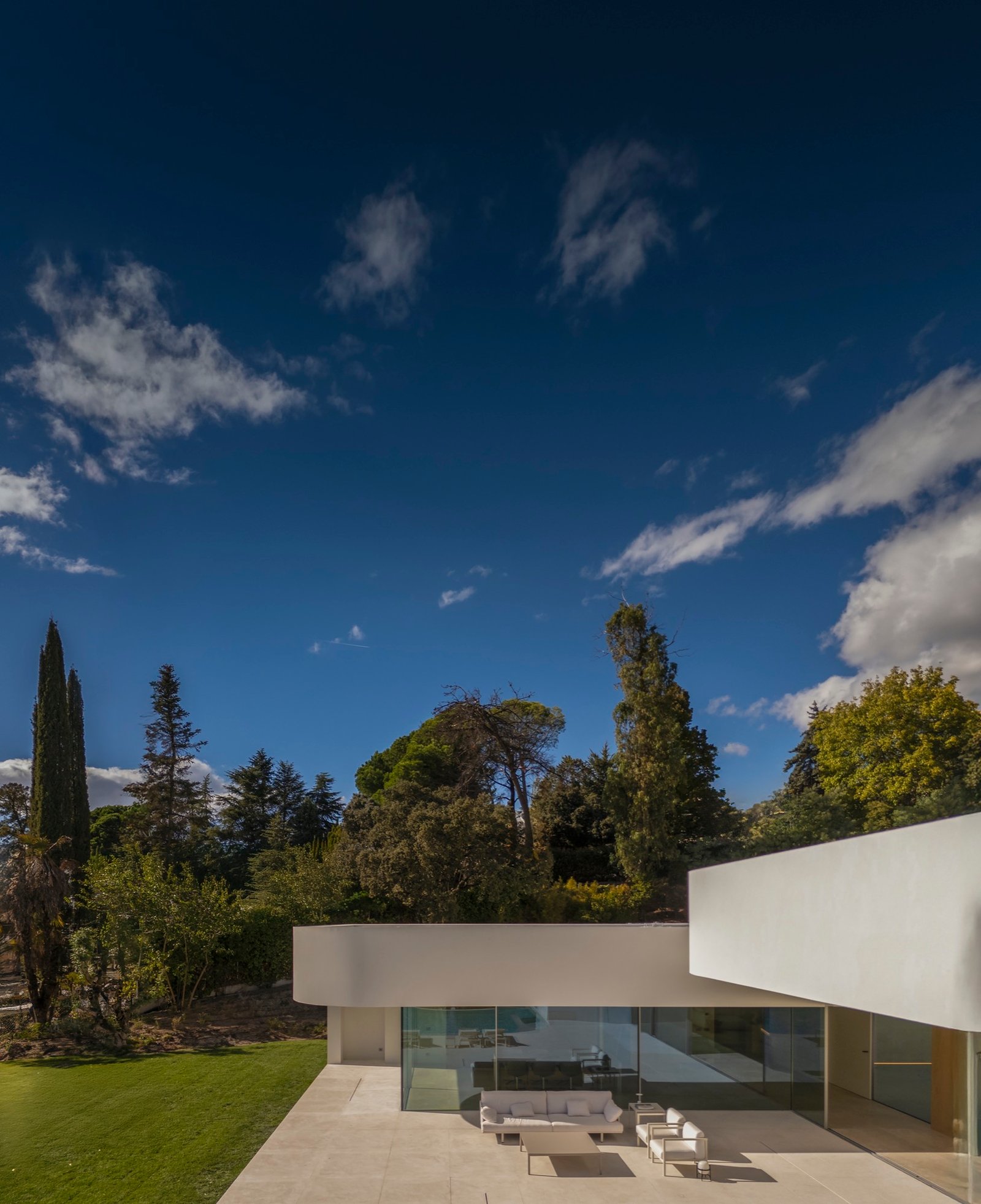 Fran Silvestre Arquitectos - Villa 18 en La Moraleja (Fernando Guerra)