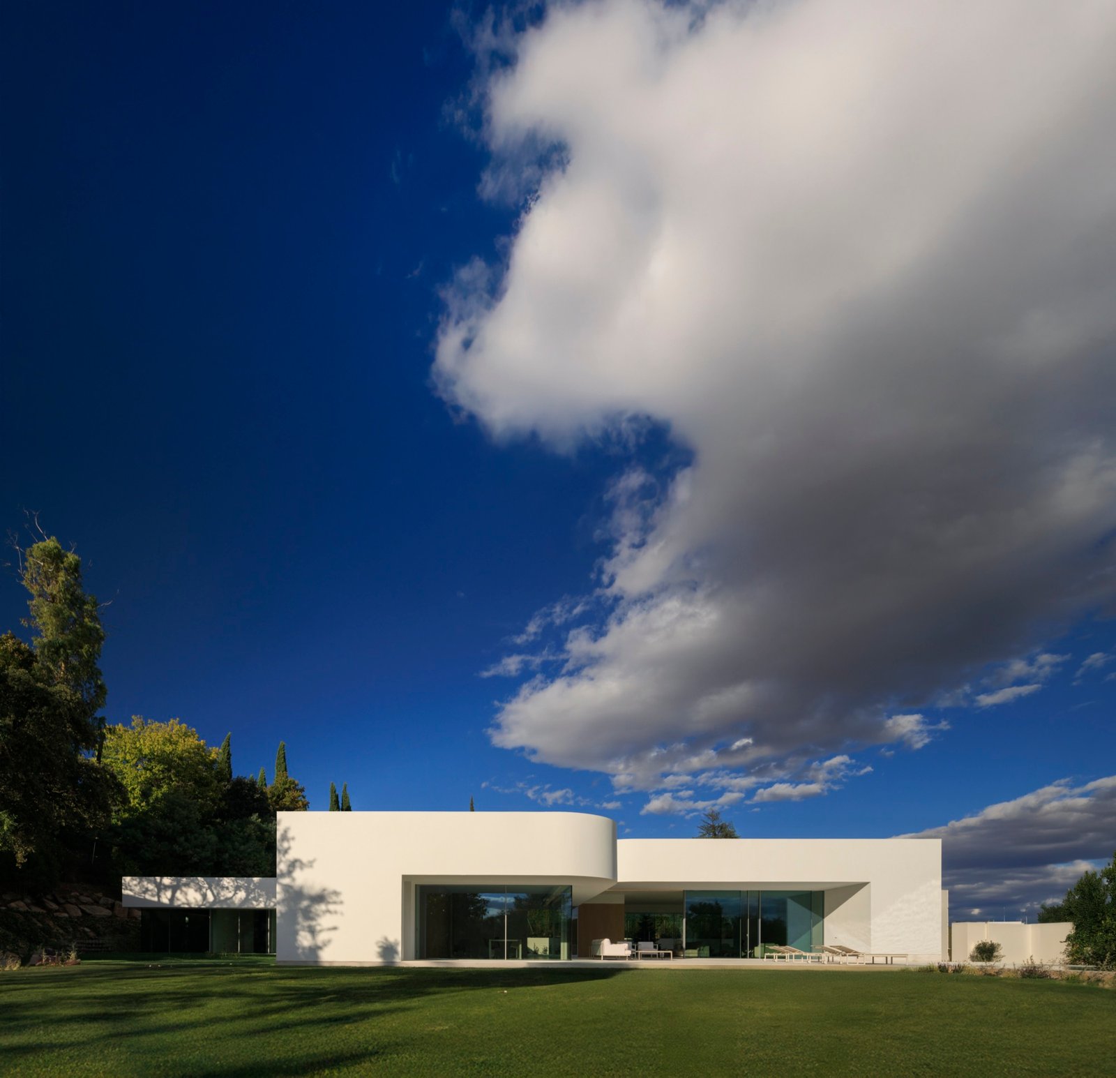 Fran Silvestre Arquitectos - Villa 18 en La Moraleja (Fernando Guerra)
