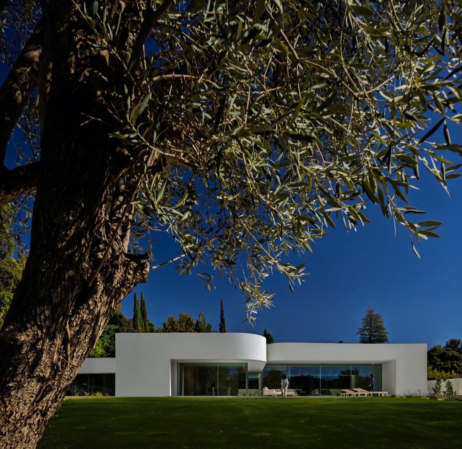 Fran Silvestre Arquitectos - Villa 18 en La Moraleja (Fernando Guerra)