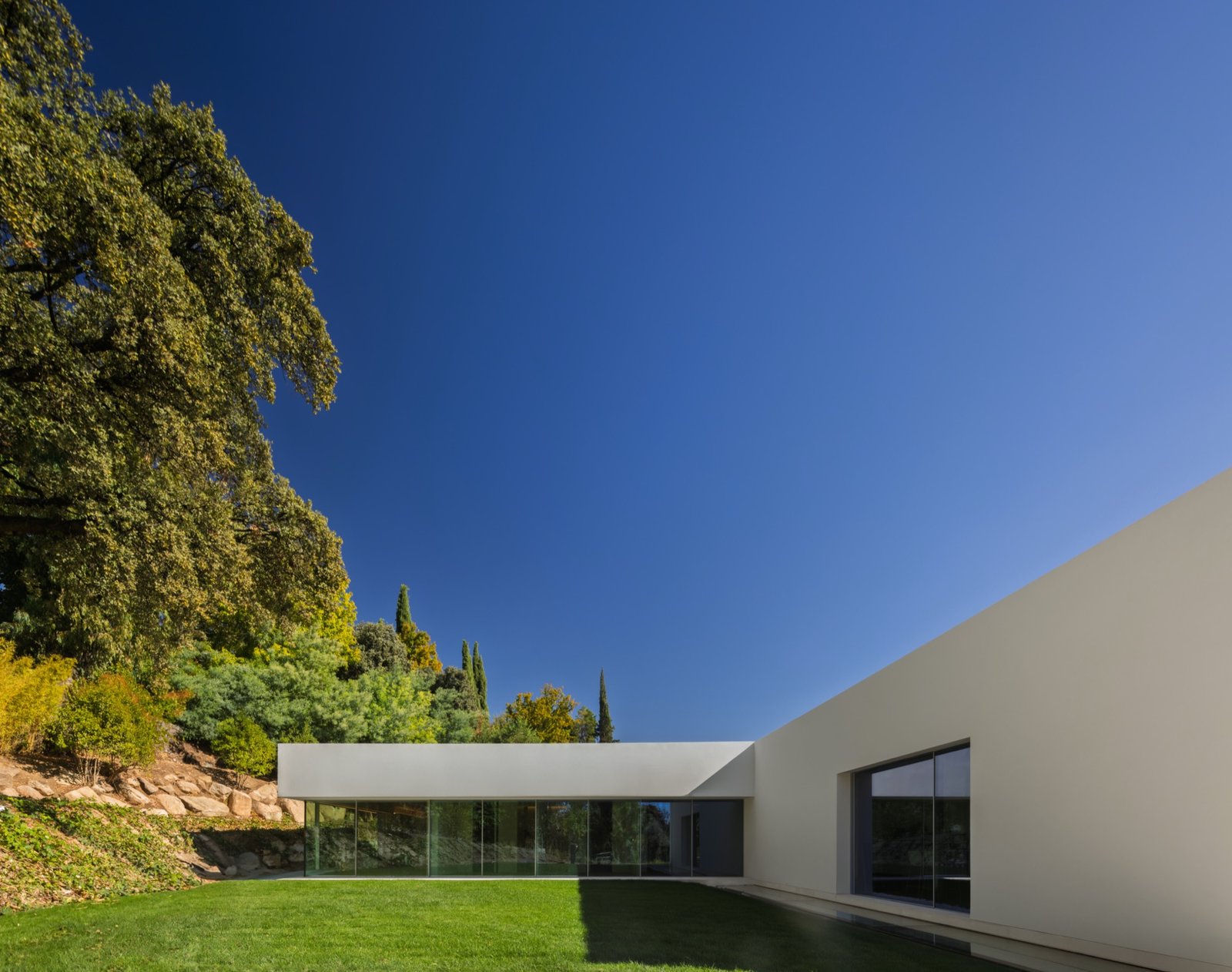 Fran Silvestre Arquitectos - Villa 18 en La Moraleja (Fernando Guerra)
