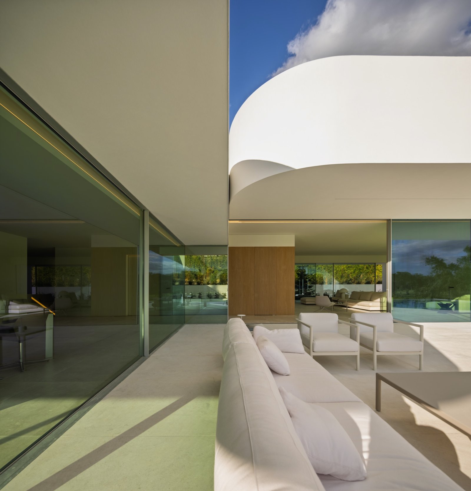 Fran Silvestre Arquitectos - Villa 18 en La Moraleja (Fernando Guerra)