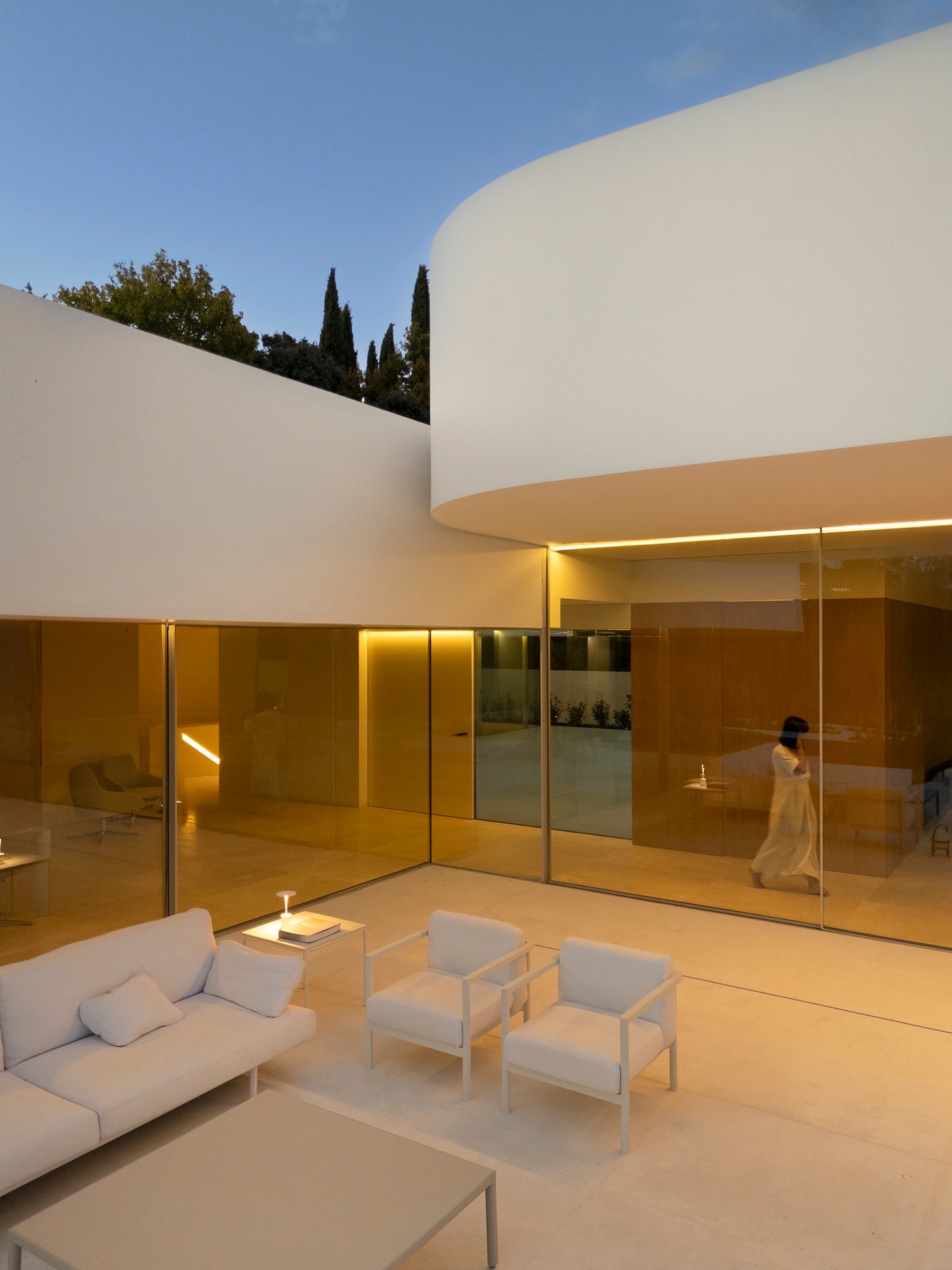 Fran Silvestre Arquitectos - Villa 18 en La Moraleja (Fernando Guerra)