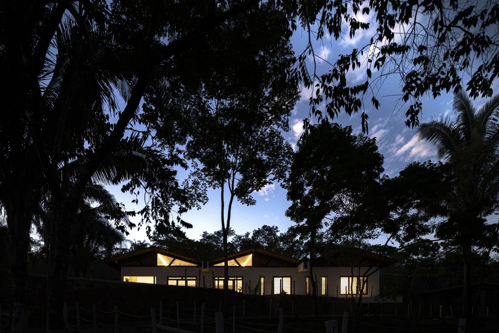 Lins Arquitetos Associados Casa Arajara Joana França AeB (26)