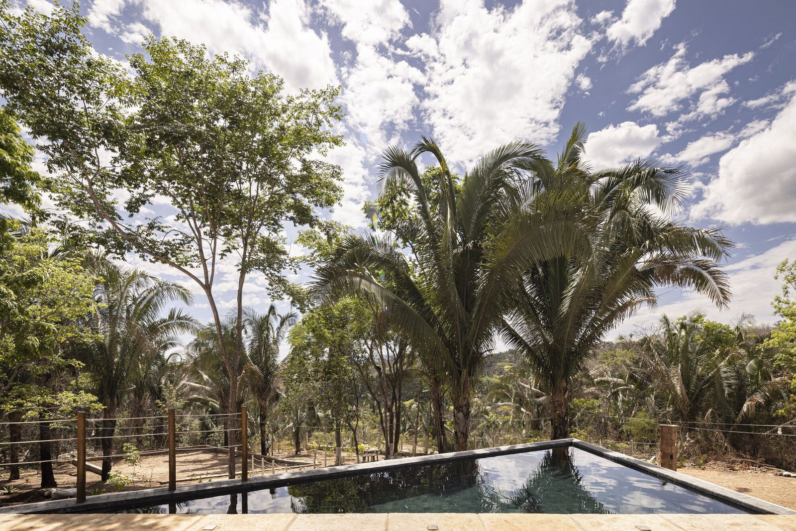 Lins Arquitetos Associados Casa Arajara Joana França AeB (4)