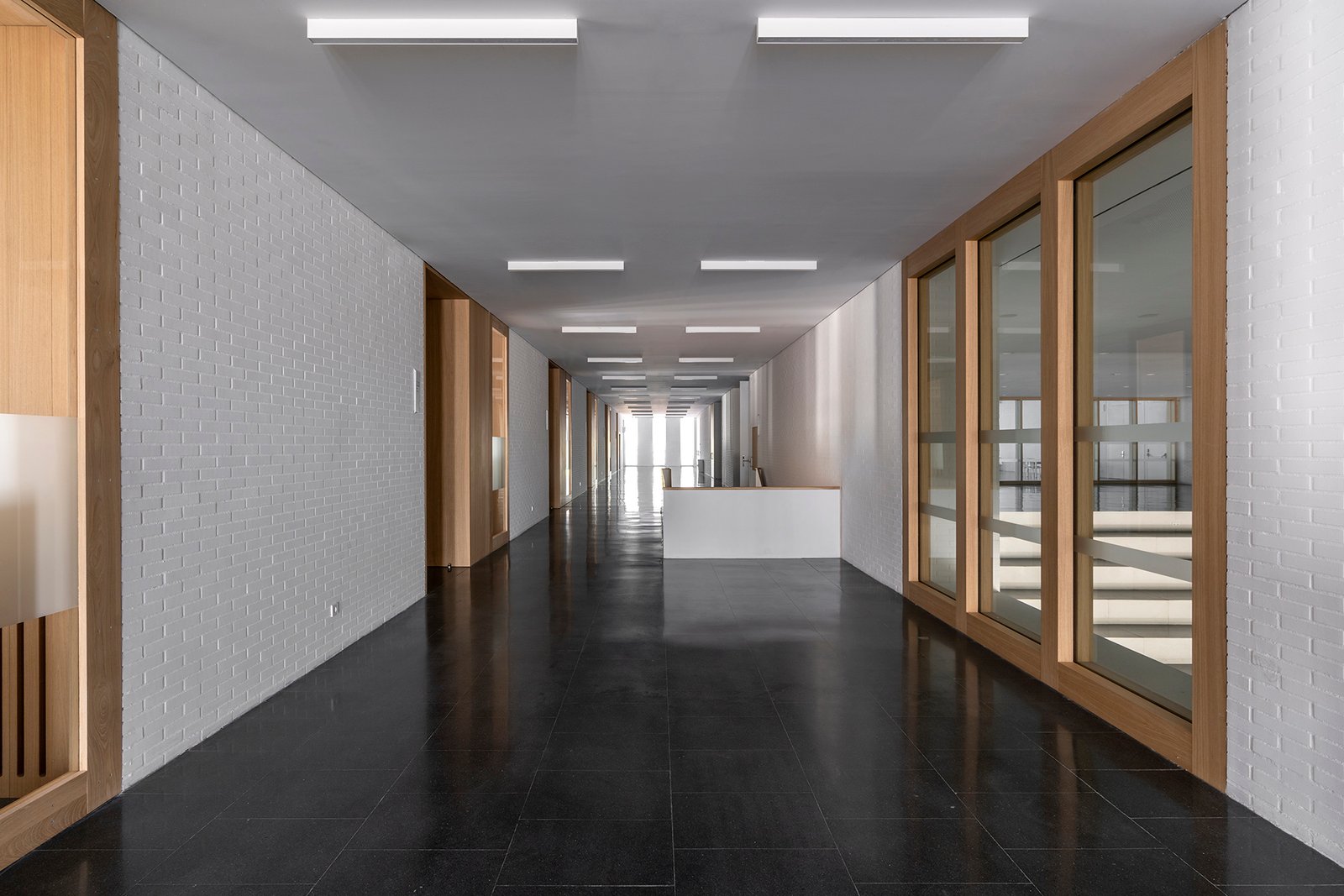 Edificio de ladrillo en la UFV | Tuñón y Albornoz Arquitectos (Luis Asín)