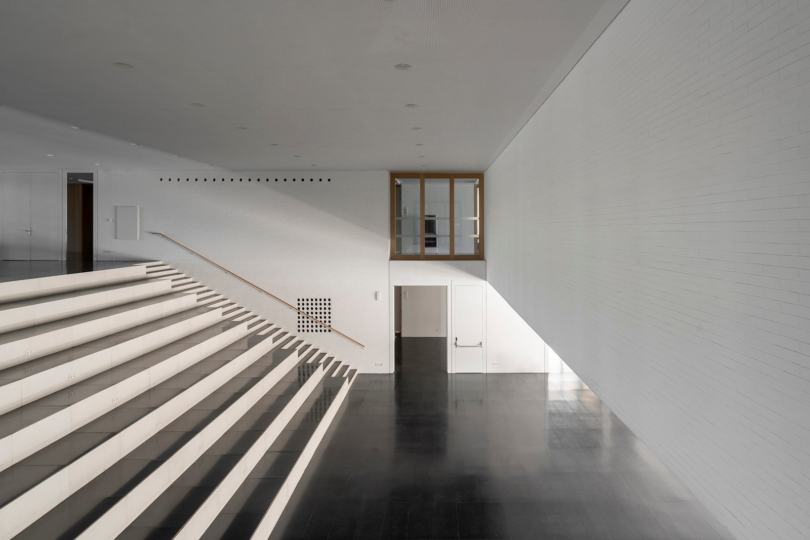 Edificio de ladrillo en la UFV | Tuñón y Albornoz Arquitectos (Luis Asín)