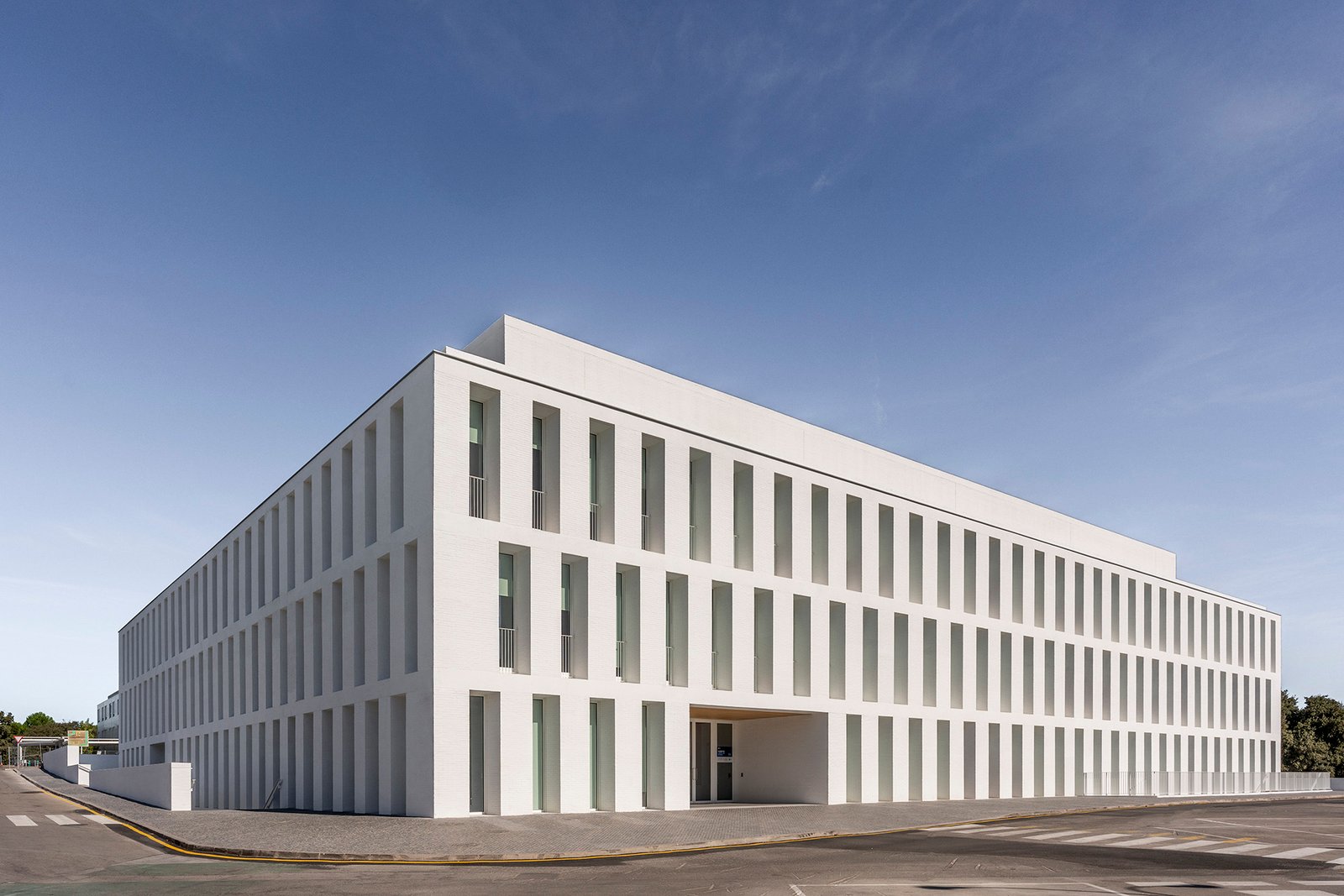 Edificio de ladrillo en la UFV | Tuñón y Albornoz Arquitectos (Luis Asín)