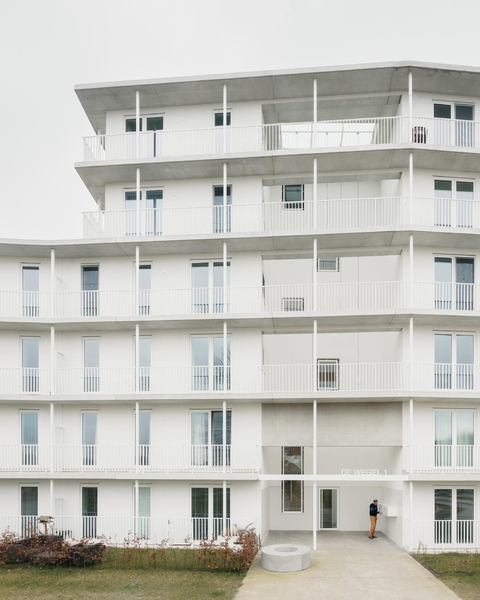 Atama – Edificio Burg (Stijn Bollaert) (2)