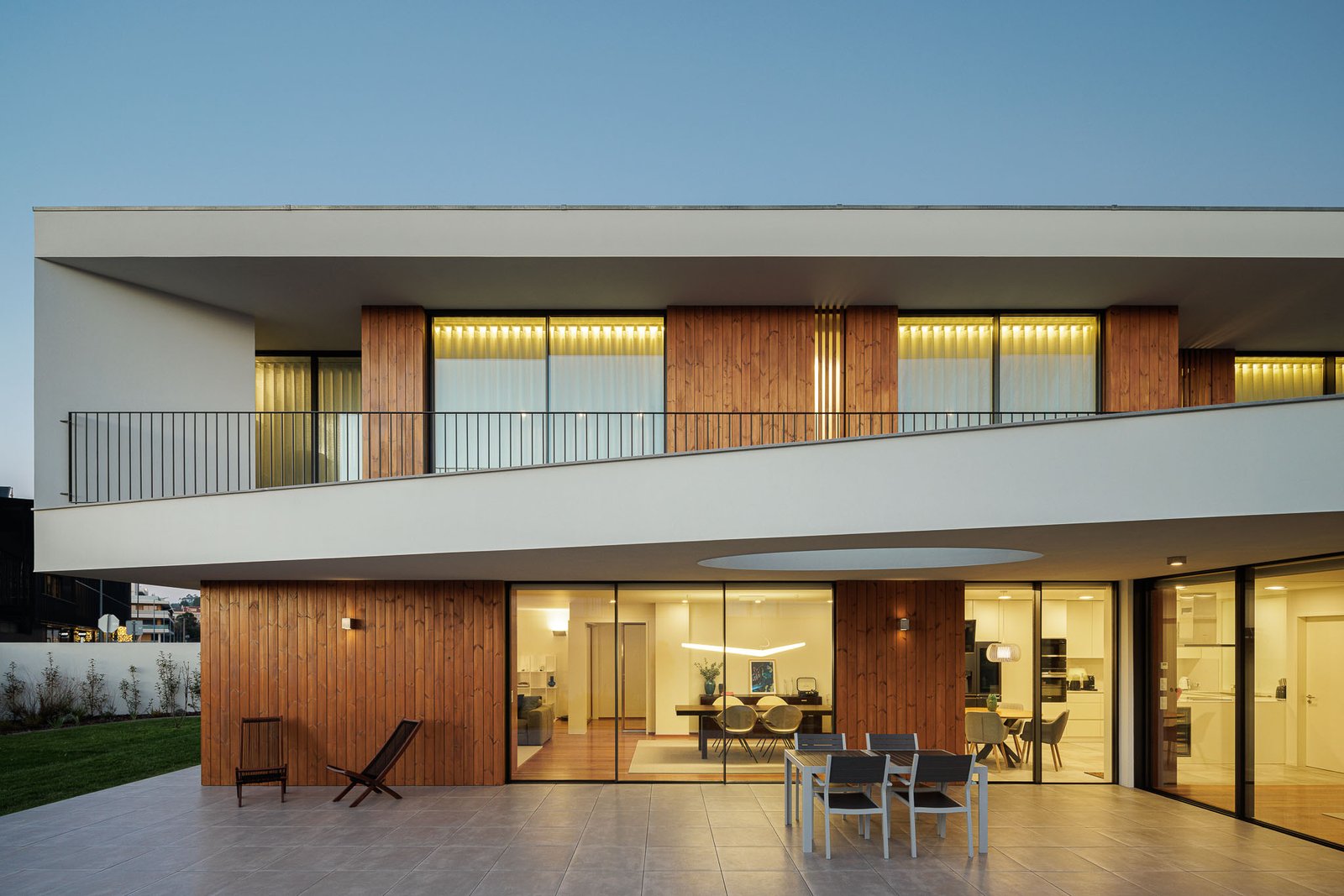 Casa RP em Santa Maria da Feira com Arquitectura Lopes da Costa