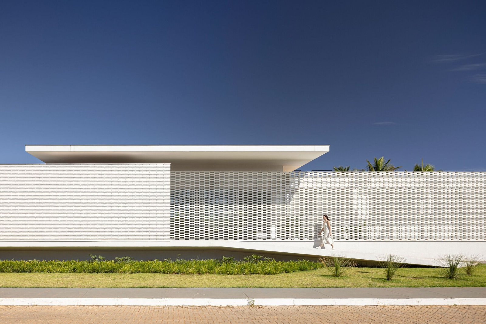 BLOCO Arquitetos – Casa de ladrillos blancos (Joana França) (10)