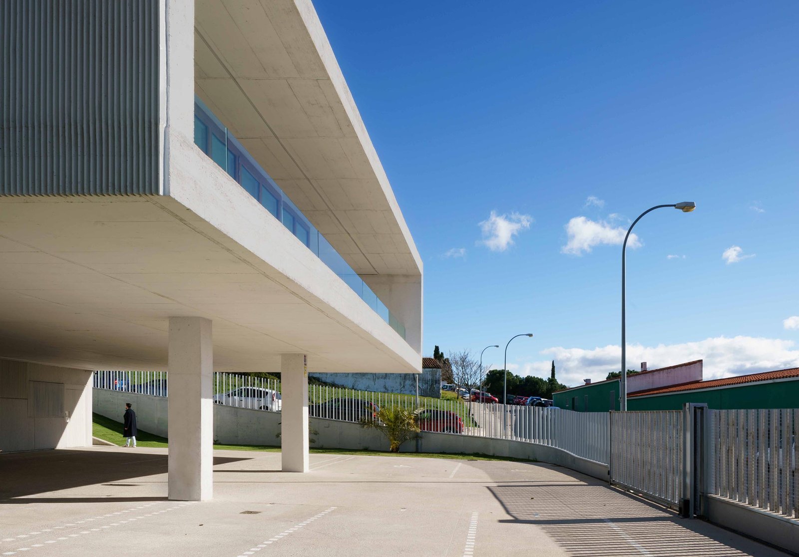 Israel_Alba_Estudio_Sede_Cruz_Roja_Jes&uacute;s_Granada_Mar&iacute;a_Arias_AeB (15)