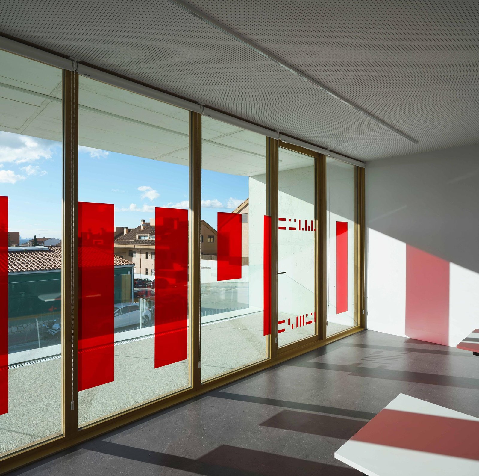 Israel_Alba_Estudio_Sede_Cruz_Roja_Jes&uacute;s_Granada_Mar&iacute;a_Arias_AeB (5)