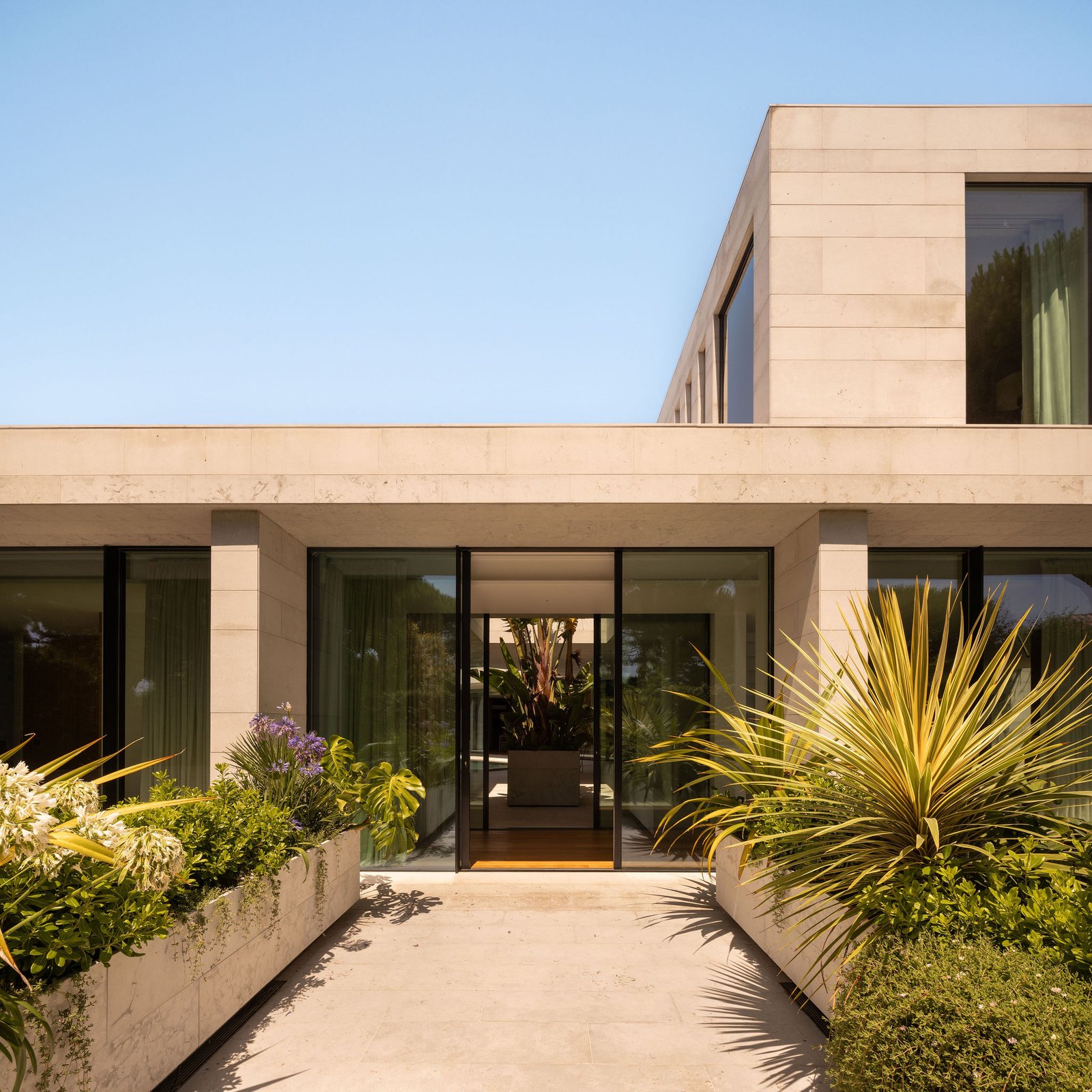 Jo&atilde;o Tiago Aguiar &ndash; Casa V (Francisco Nogueira) (78)